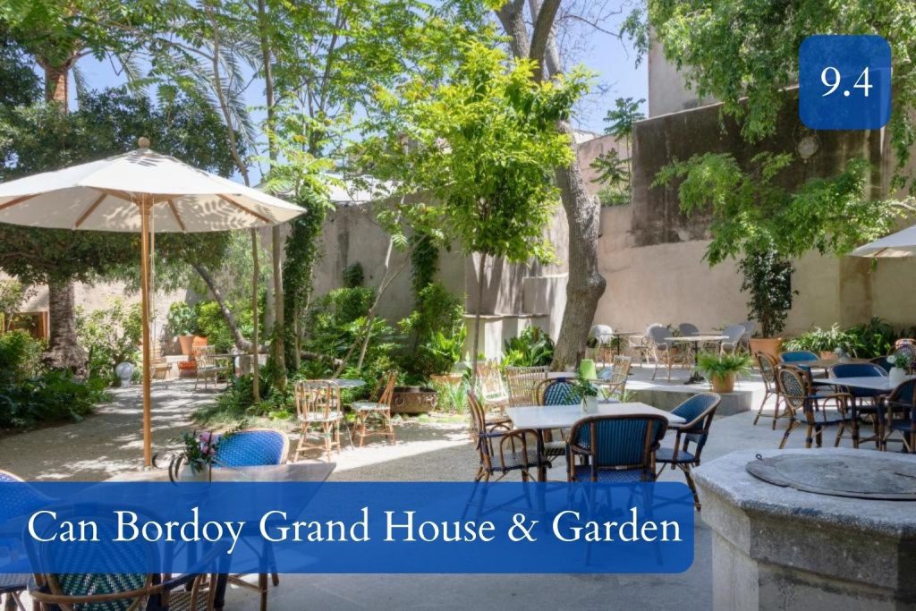 lush garden courtyard hidden inside Palma Old Town