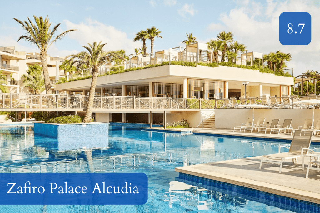 large resort pools and family-suited terraces in Port d’Alcúdia