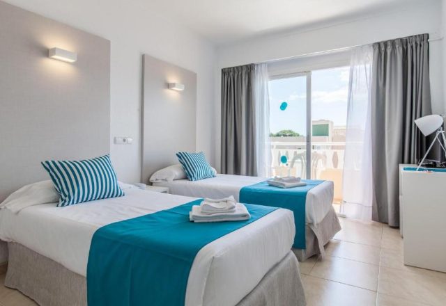 Bedroom at BLUESEA Don Jaime cheap Mallorca hotel