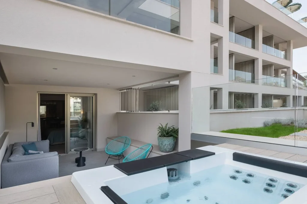 Junior suite with private hot tub and furnished terrace at El Vicenç de la Mar in Cala Sant Vicenç, Mallorca.