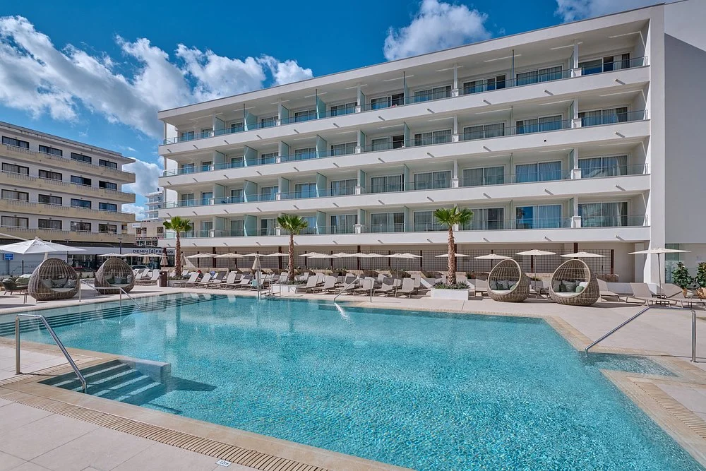 Main pool and hotel building at Hipotels Don Juan in Cala Millor, Mallorca.