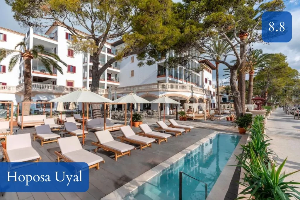 Beachfront sun terrace and relaxation area at Hoposa Uyal in Port de Pollença, Mallorca.
