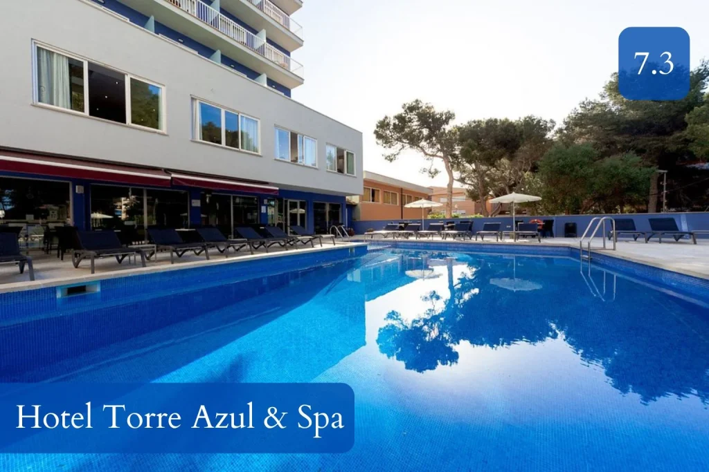 Outdoor swimming pool and sun deck at Hotel Torre Azul & Spa in El Arenal, Playa de Palma, Mallorca.