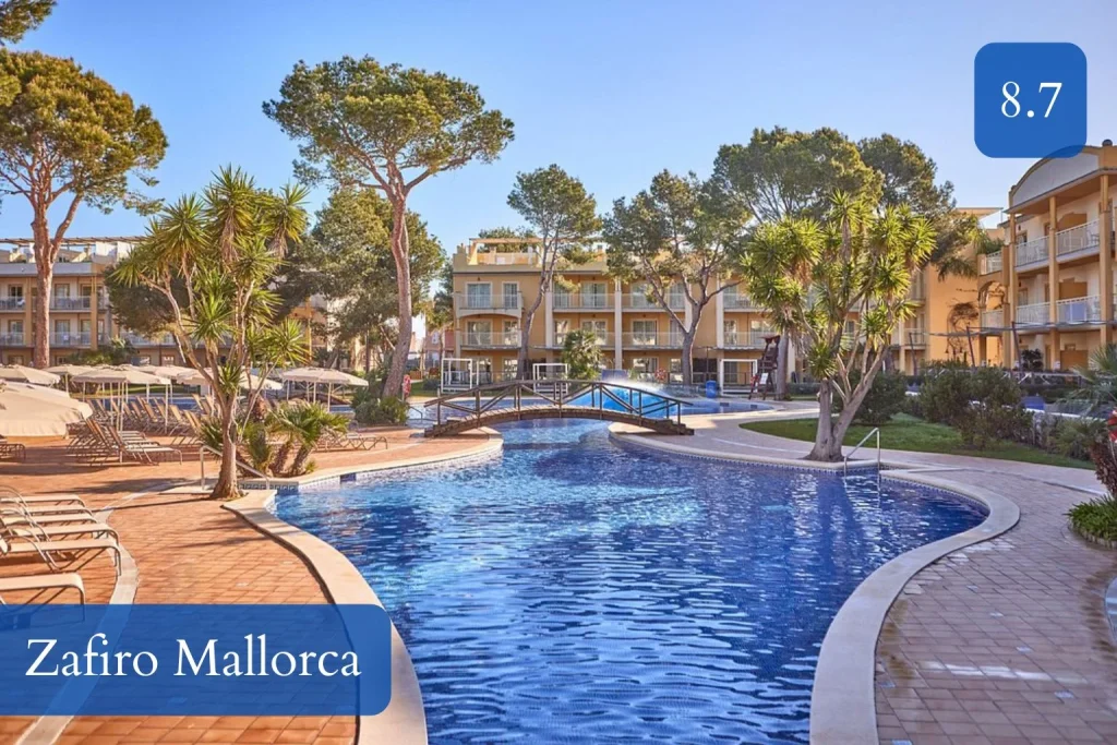 Lagoon-style family swimming pool at Zafiro Mallorca in Can Picafort, Mallorca.