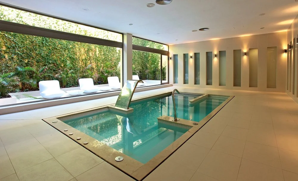 Indoor vitality pool with hydrotherapy features at the spa wellness centre of Zafiro Palace Alcudia in Port d’Alcudia, Mallorca.