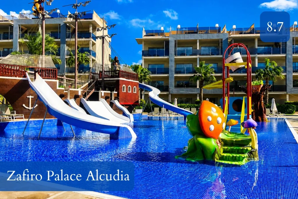 Pirate-themed children's splash pool and water play area at Zafiro Palace Alcudia in Mallorca