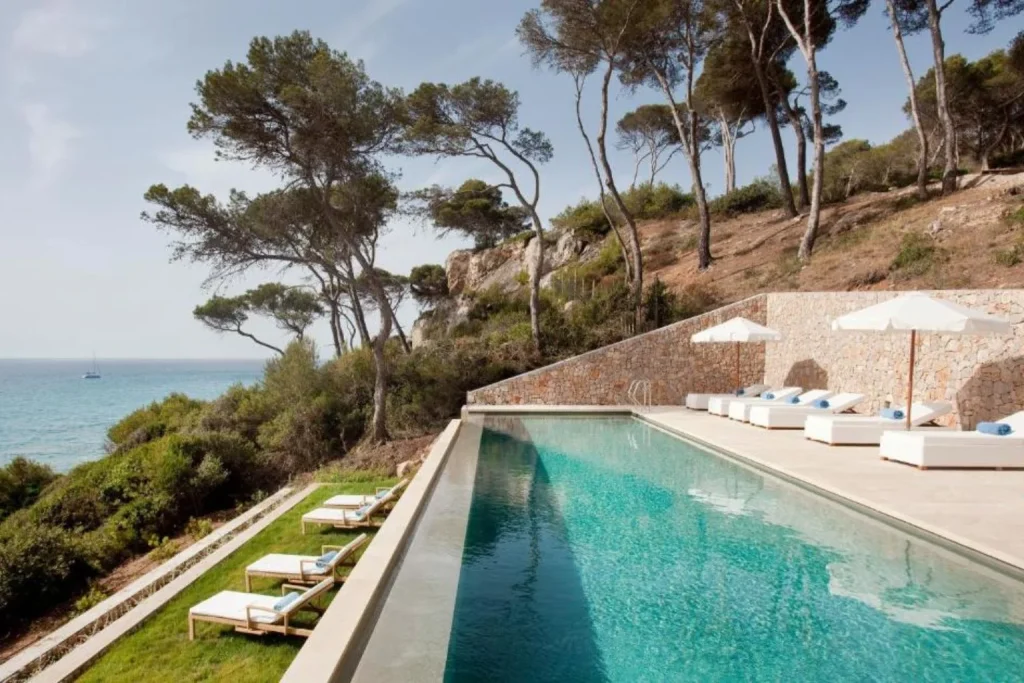 Infinity pool overlooking the Mediterranean Sea at Can Simoneta – Adults Only in Canyamel, Mallorca.