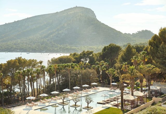 Infinity pool with panoramic views of Formentor Bay and the surrounding mountains at Four Seasons Resort Mallorca at Formentor.