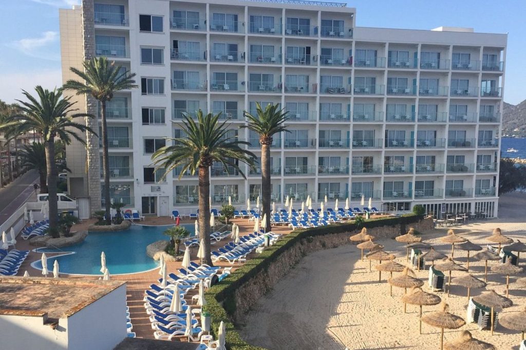 Elevated view of Gran Sol Hotel with its outdoor swimming pool and beachfront location in Cala Bona, Mallorca.