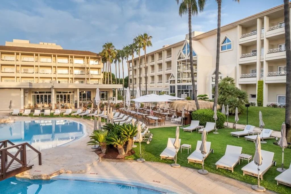 Swimming pool and hotel building at Grupotel Parc Natural & Spa in Playa de Muro, Mallorca.