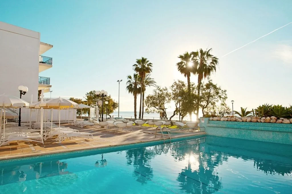 Seafront outdoor pool at Hotel Anba Romani (BLUESEA Anba Romani) in Cala Millor, Majorca.