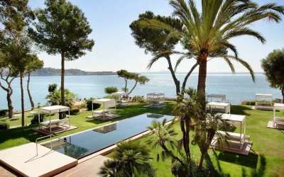 Seafront pool and garden cabanas at Hotel de Mar Gran Meliá in Illetas, Mallorca.