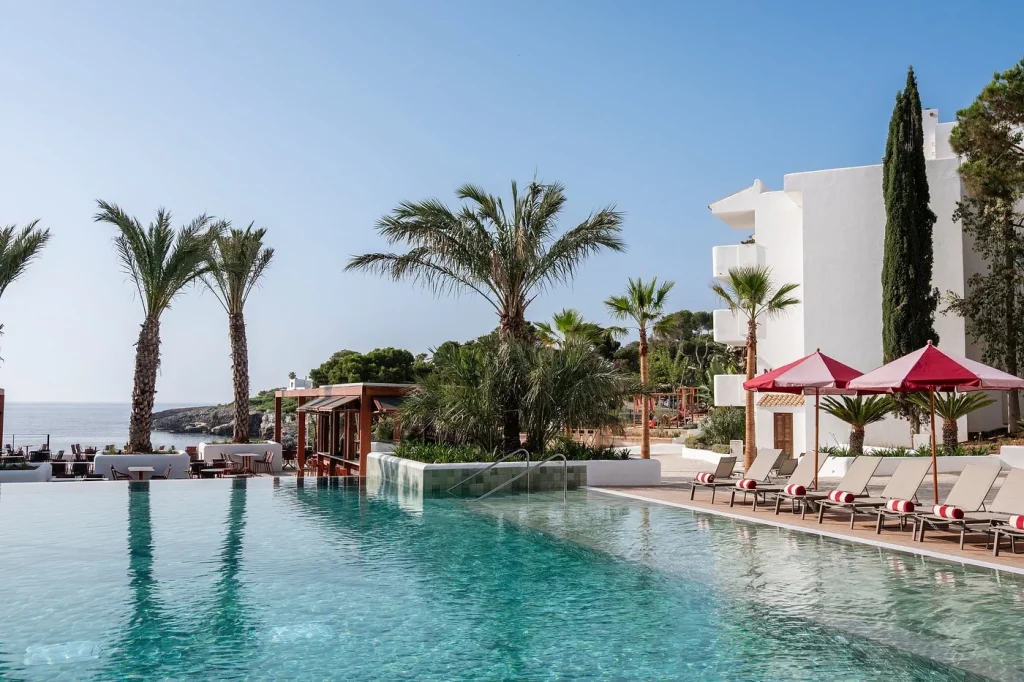 Infinity pool overlooking the Mediterranean Sea at Inturotel Esmeralda Park in Cala d'Or, Mallorca.