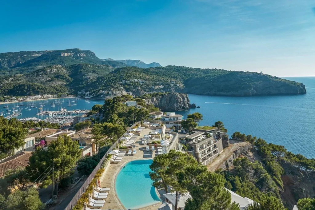 Elevated view of the infinity pool, Port de Sóller bay, and surrounding mountains at Jumeirah Mallorca (Jumeirah Port Sóller Hotel & Spa) in Port de Sóller, Mallorca