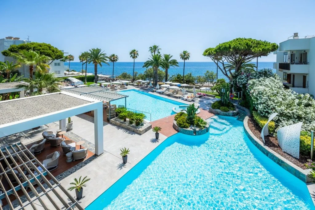 Outdoor pool overlooking the Mediterranean Sea at Marins Suites in Cala Millor, Mallorca.