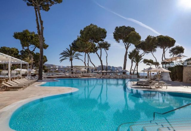 outdoor pool Meliá Calviá Beach Magaluf Mallorca