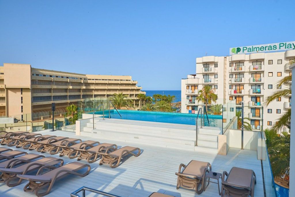 Rooftop infinity pool with sea view at Protur Palmeras Playa Hotel in Sa Coma, Mallorca