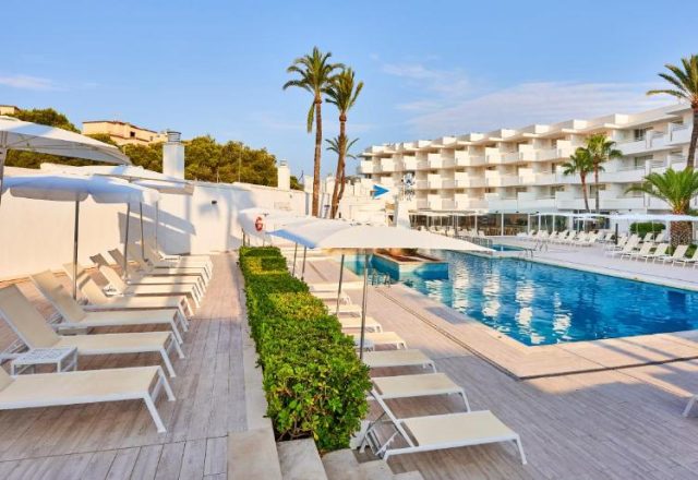 swimming pool Globales Cala Bona hotel Mallorca